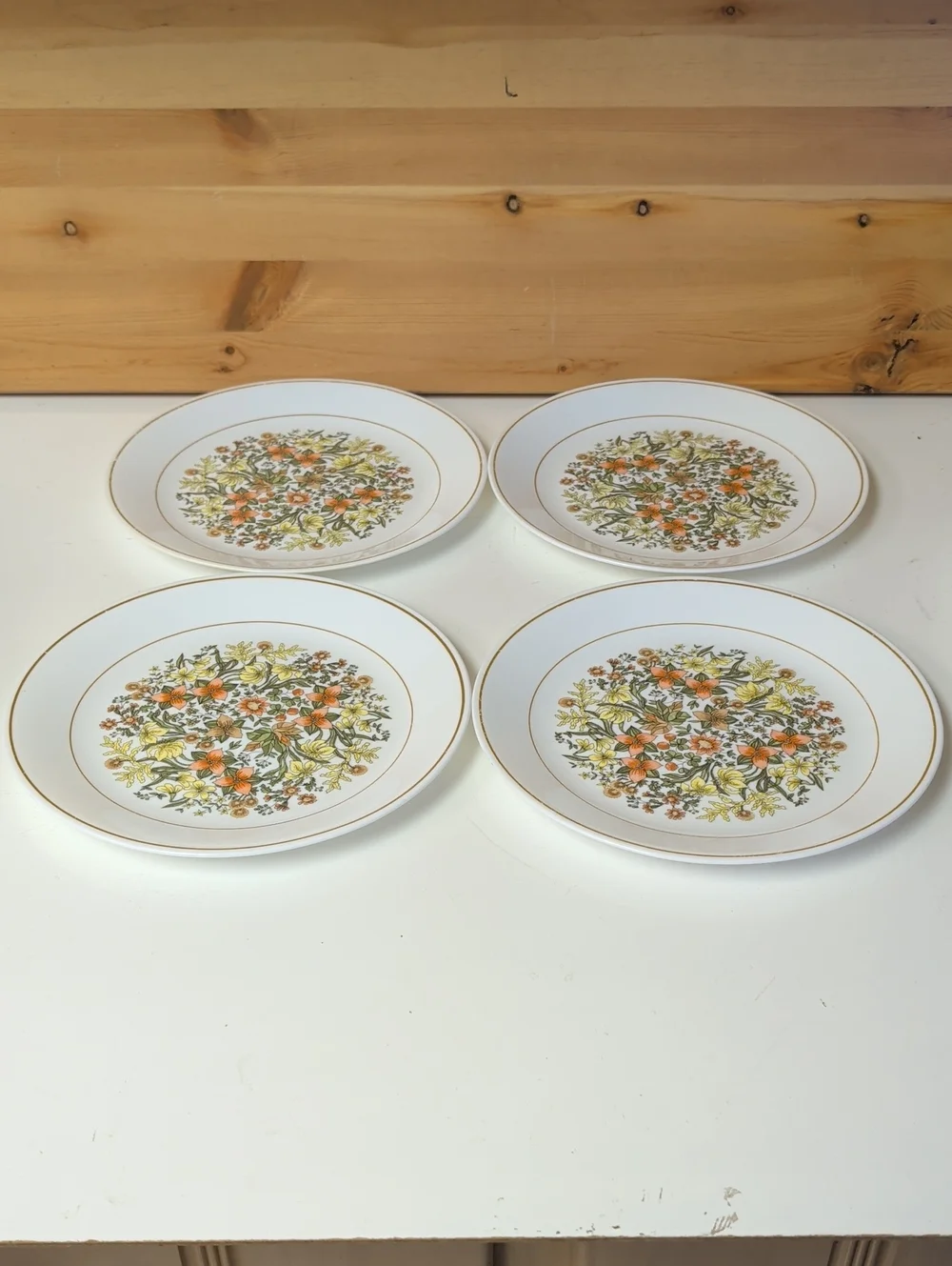4 VTG. Corelle 
